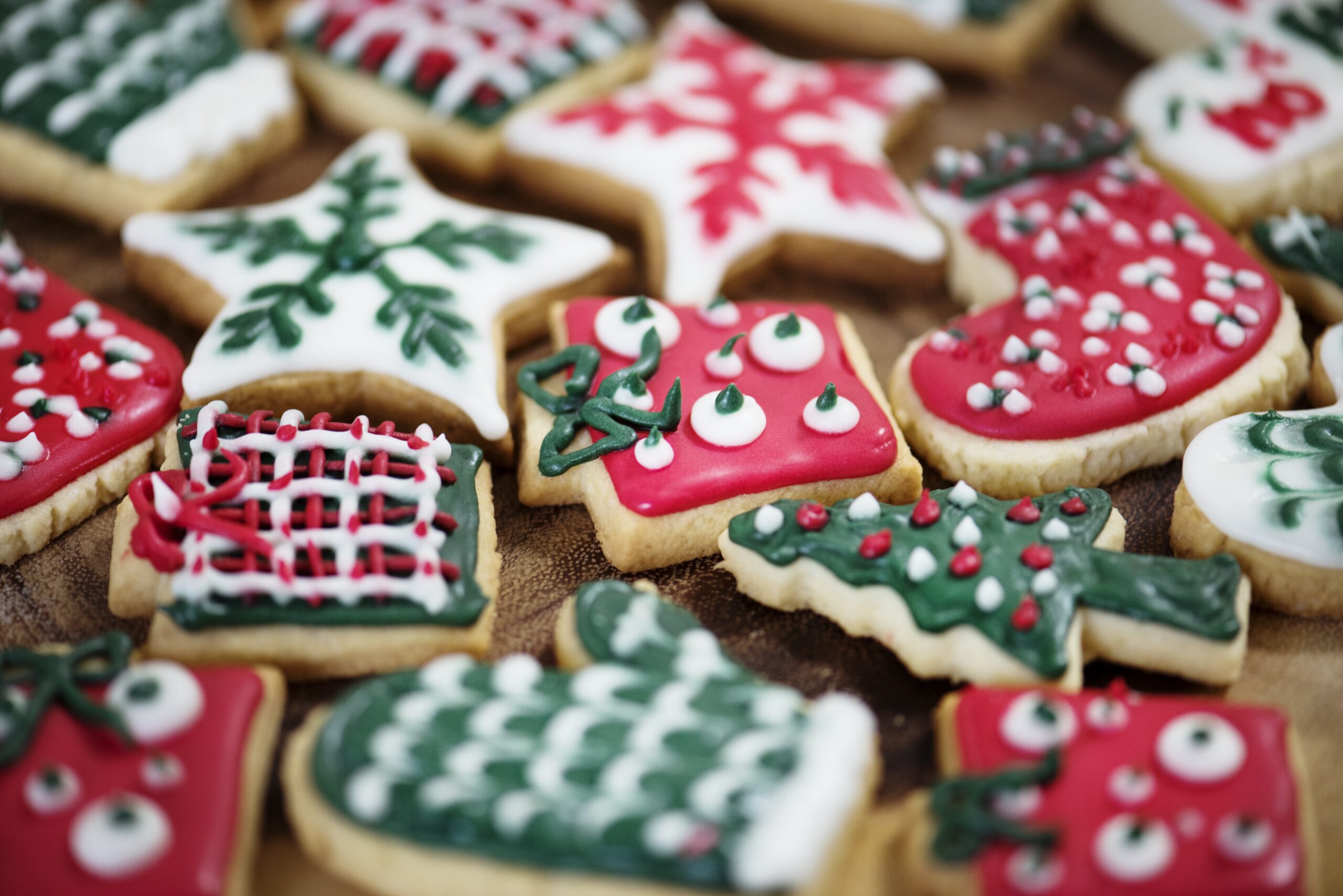 Decorated sugar cookies in red, green, and white. Image source Pixabay